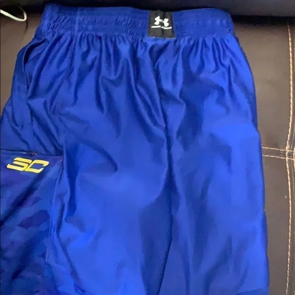 𝅺MENS or Women’s Under Armour Athletic Shorts